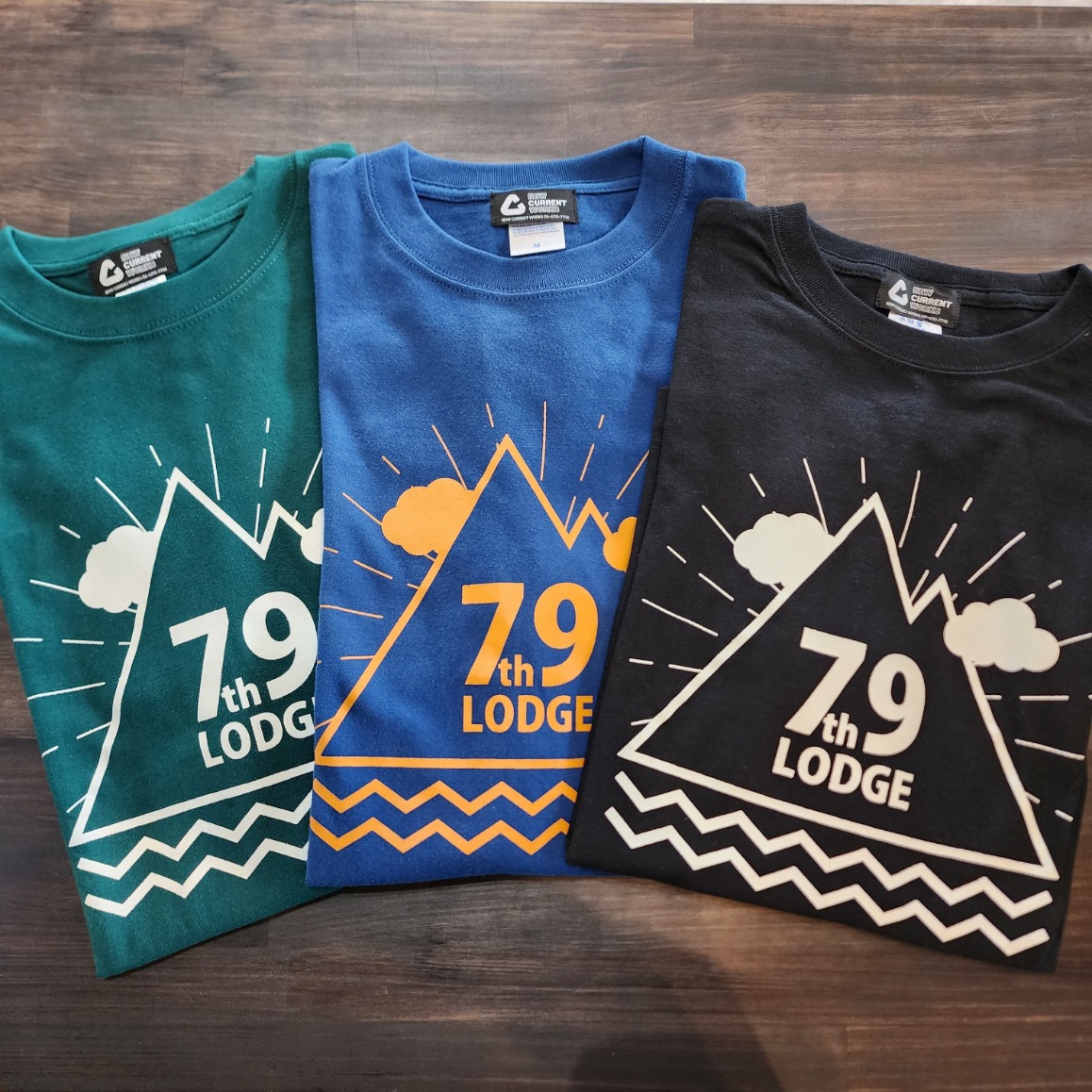 7th9LODGE　ロゴTシャツ